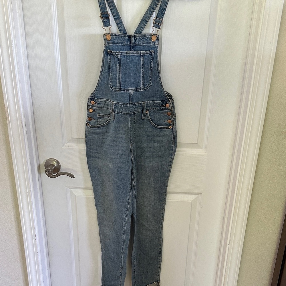 Universal Thread Women's Light Blue Denim Overalls